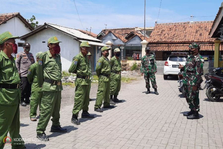 Babinsa Koramil Suradadi Latih Linmas Dengan Militer Dasar