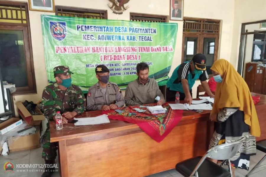 Babinsa Pagiyanten, Pelda Ahyanto Pendampingan Pendistribusian BLT Dana Desa Tahap III