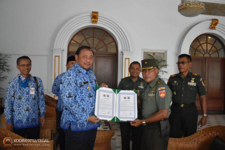 Dandim 0712/Tegal dan Walikota Tegal Tandatangani Naskah TMMD