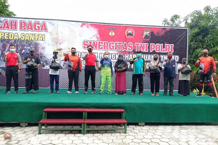 Sinergitas TNI - Polri, Bagi - Bagi Sembako