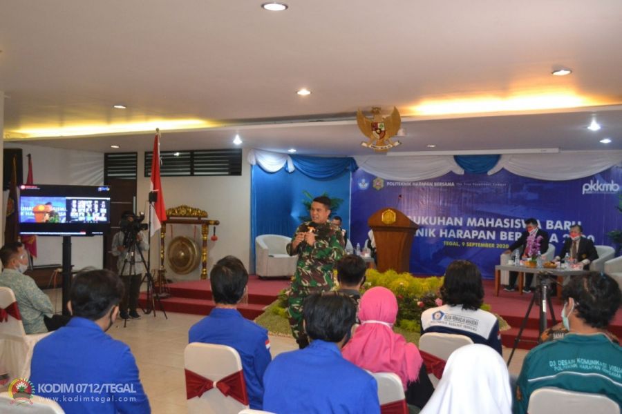 Dandim Tegal Beri Wasbang kepada PKKMB Poltek Harber Kota Tegal tahun akademik 2019/2020