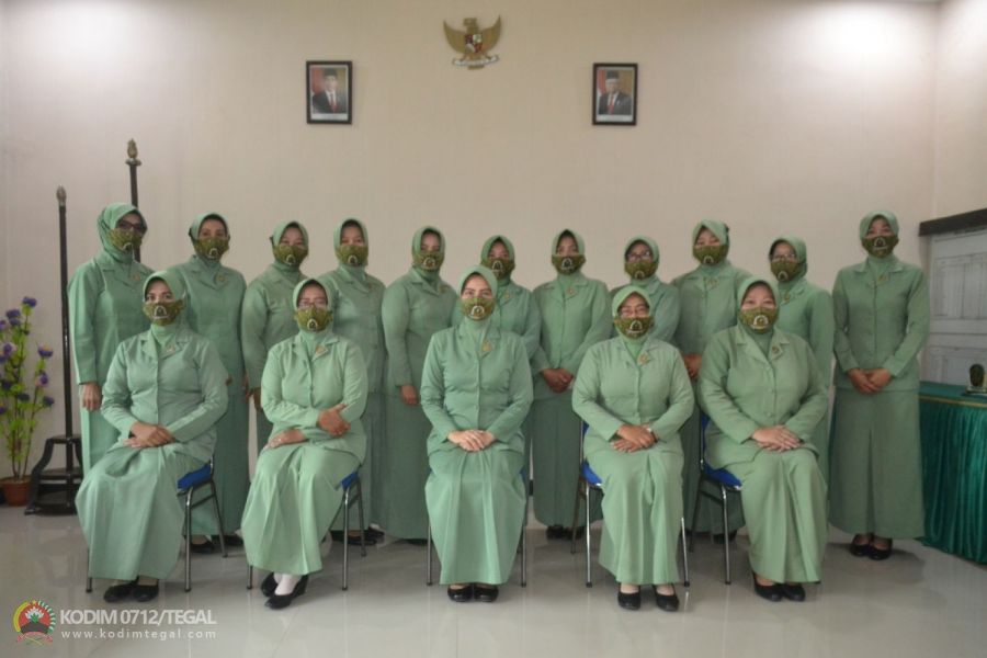 Ketua Persit Cabang XXII Dim Tegal Pimpin Acara Serah Terima Jabatan Pengurus Cabang XXII