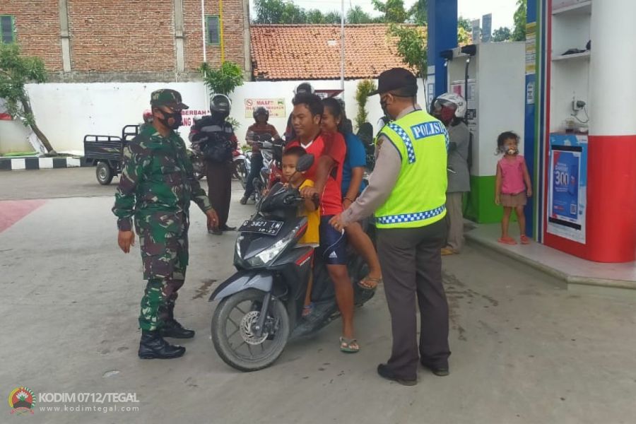 Koramil 22 Dukuhwaru Ingatakan Warga Patuhi Protokol Kesehatan Melalui Operasi Protkes Covid-19