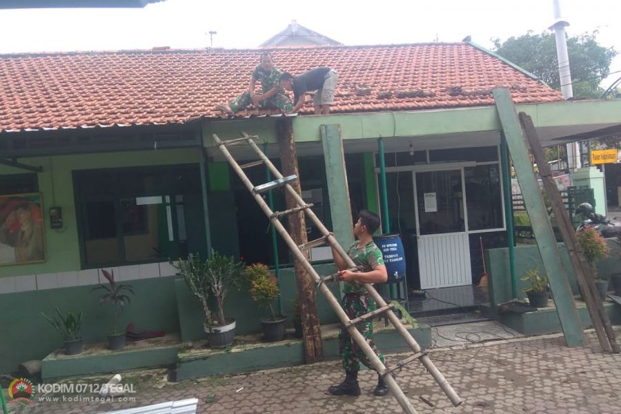 Koramil 10/Dukuhturi Melakukan Perawatan Kantor di Musum Penghujan