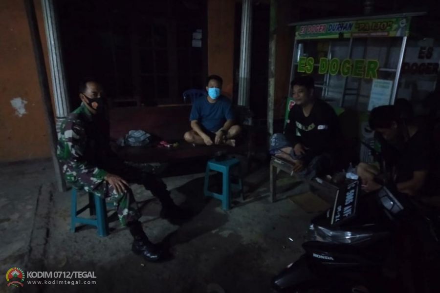 Babinsa Koramil Tarub Kodim 0712/Tegal Peduli Wilayah dan Prokes 5 M