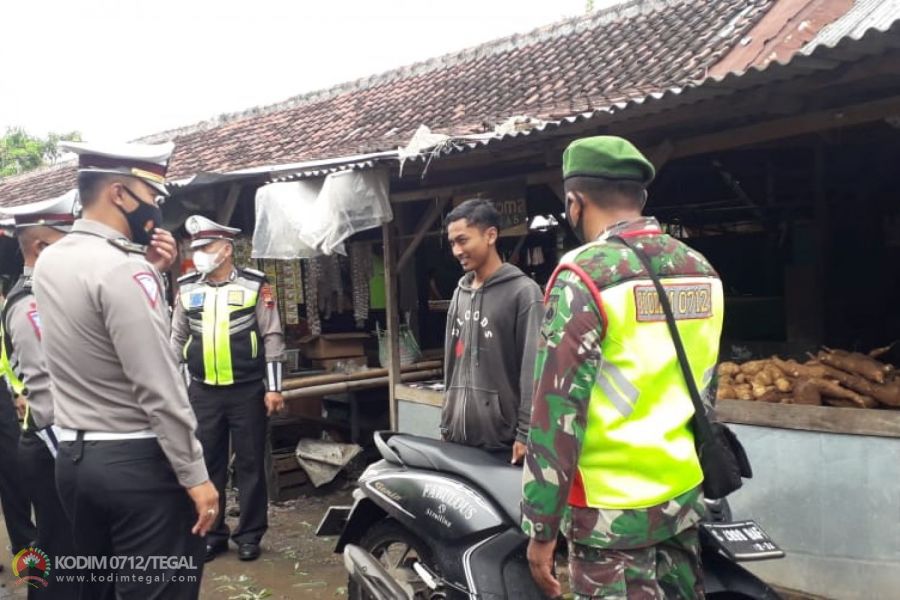 Dukung Program Pemerintah, Koramil Suradadi Bersinergi Dengan Polsek Laksanakan Operasi Yustisi