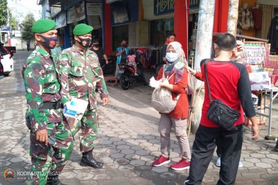 Sinergitas Koramil, Polsek Dan Satgas Covid 19 Gelar  Operasi Yustisi Dengan Bagi Masker