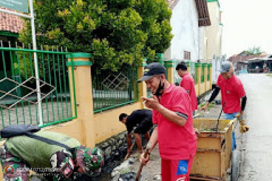 Jangan Sampai "Sepele Dadi Gawe", Babinsa Peduli WIlayah Kodim 0712/Tegal Antisipasi Becana Alam
