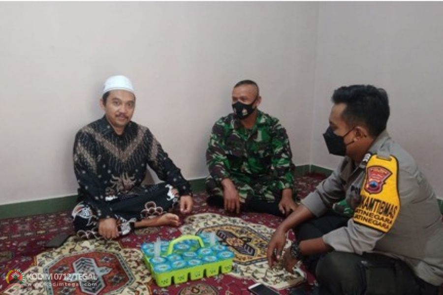 Eratkan Keharmonisan Dengan Warga Binaan, Babinsa Jatinegara Melaksanakan Komsos