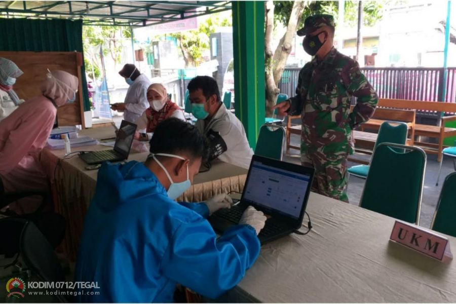 Danramil Tegal Selatan Ikut Sukseskan Vaksinasi Nakes di Sejumlah Wilayah Kota Tegal