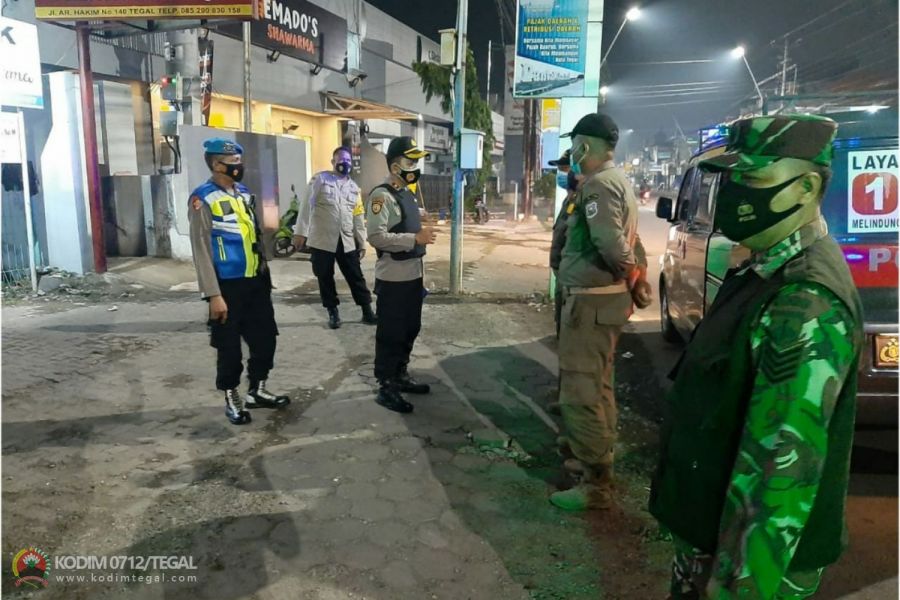 Prajurit Kodim Tegal Lakukan Patroli di Sejumlah Tempat Keramaian