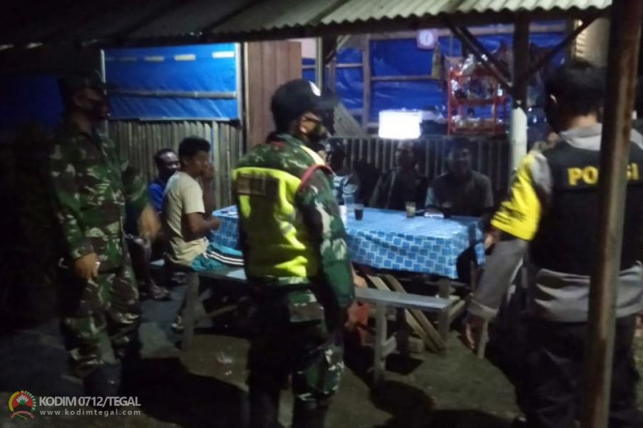 Operasi Prokes Malam Hari, Aparat Gabungan di Edukasi Prokes Kesehatan Covid-19