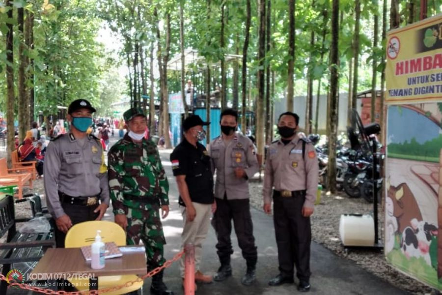 Optimalkan  PPKM, Babinsa Bogares Patroli Penegakan Disiplin Prokes di Tempat Obyek Wisata