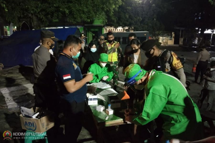 48 orang Pengunjung Caffe JL. Ahmad Yani Slawi Terjaring Operasi Yustisi dinyatakan Negatif.