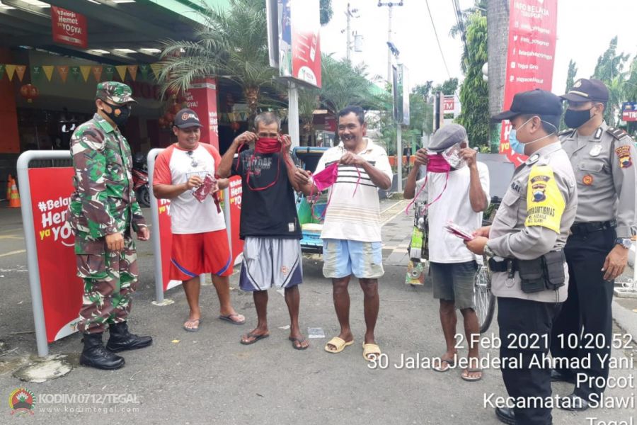 Babinsa Koramil 14/Slawi bersama Bhabinkamtibmas Gelar Patroli Yustisi