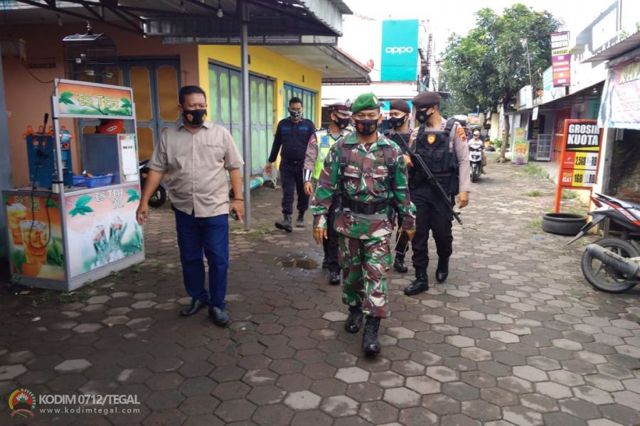 Babinsa Peduli Wilayah, Koramil Dukuhturi Melaksanakan Patroli Penegakan Disiplin Prokes Covid.19