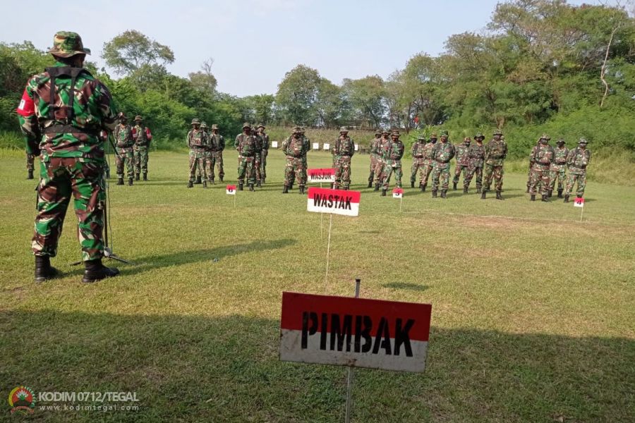 Penerapan Prokes saat Latihan Menembak, Anggota Kodim Tegal Asah Ketrampilan Menembak