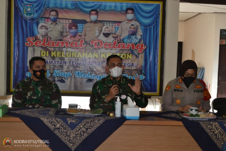 Dandim 0712/Tegal Dampingi Danrem 071/Wijayakusuma Tinjau PPKM Mikro Di Kelurahan Kraton