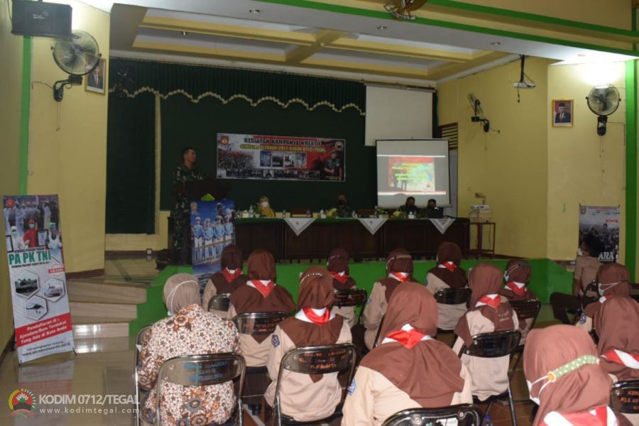 Pelajar Madrasah Aliyah Negeri 1 Babakan Antusian Dengan Kampanye Kreatif Penerimaan Prajurit TNI-AD