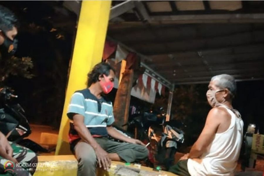 Melalui Komunikasi Sosial, Babinsa Koramil Tarub Bangun Hubungan Emosional Dengan Warga