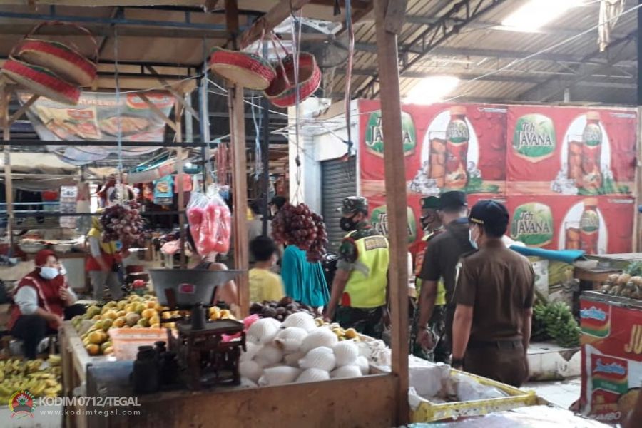 Cegah Penyebaran Covid 19, Babinsa Koramil Balapulang Kodim Tegal Beri Himbauan Protokol Kesehatan