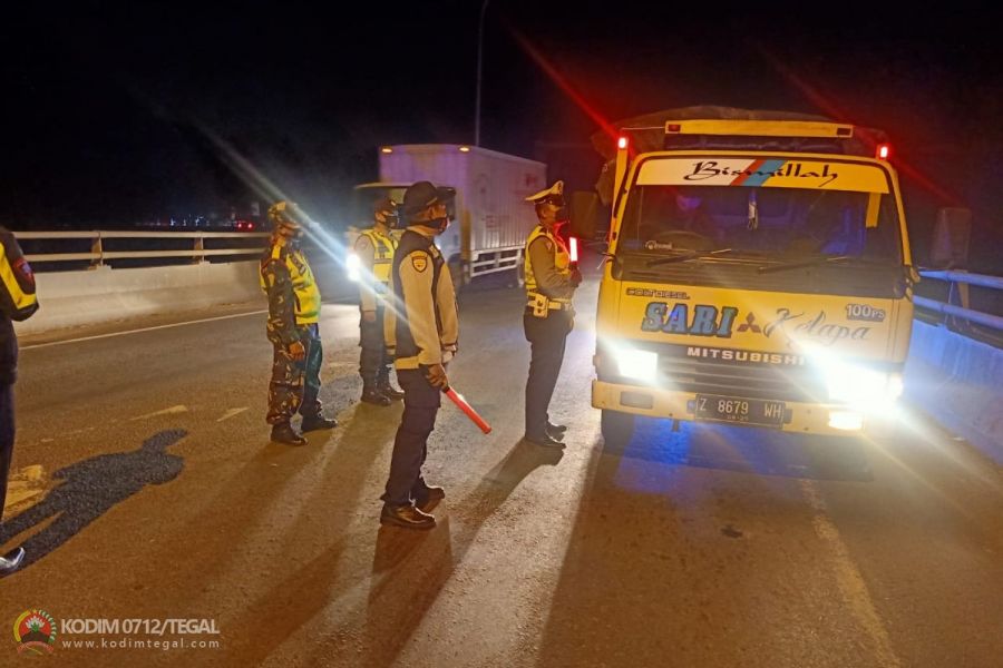 Guna Memutus Penyebaran Virus Corona, Koramil Margasari Kodim 0712/Tegal Laksanakan Patroli Prokes