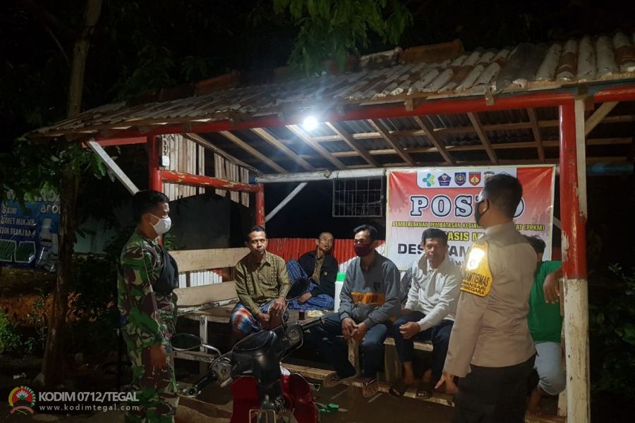 Patroli Malam Hari, Babinsa Kodim Tegal Berikan Himbauan Kepada Masyarakat