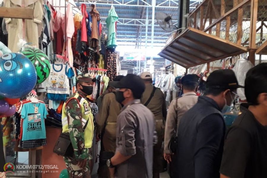 Pasar Suradadi Sasaran Operasi Yustisi Pada Level 3 di Kabupaten Tegal