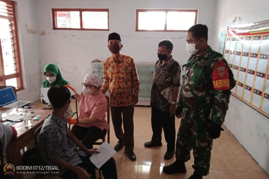 Babinsa Koramil 10/Dukuhturi, Kodim 0712/Tegal Kembali Laksanakan Pendampingan Vaksin