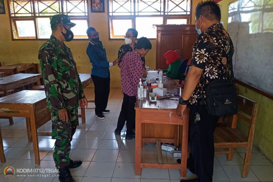 Serbuan Vaksinasi Tahap  1  Kodim 0712/Tegal  Sasar Di SMP MA'ARIF CAWITALI  Kec. Bumijawa