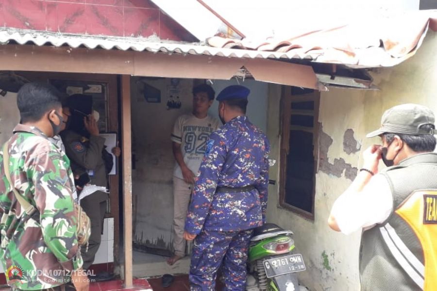 Kejar Herd Immunity, Babinsa Kodim Tegal Blusukan Jemput Bola Vaksinasi Covid-19 di Kota Tegal