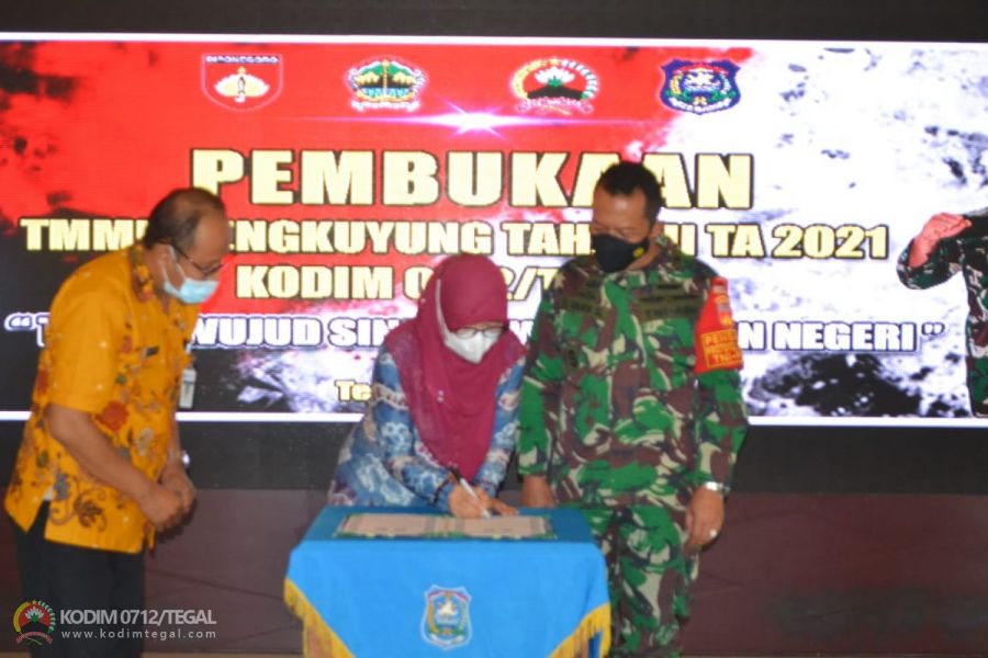 TMMD Sengkuyung Kota Tegal Sasar Pasang Saluran dan Bangun Talud