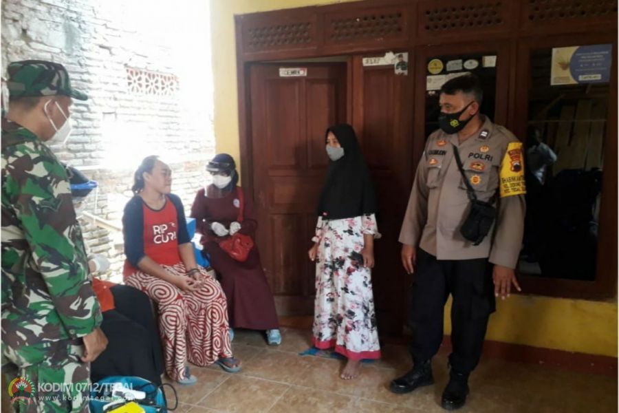 "Door to Door", Segala Upaya Babinsa Kodim Tegal Bersama Nakes Puskesmas Bandung Memudahkan Vaksin