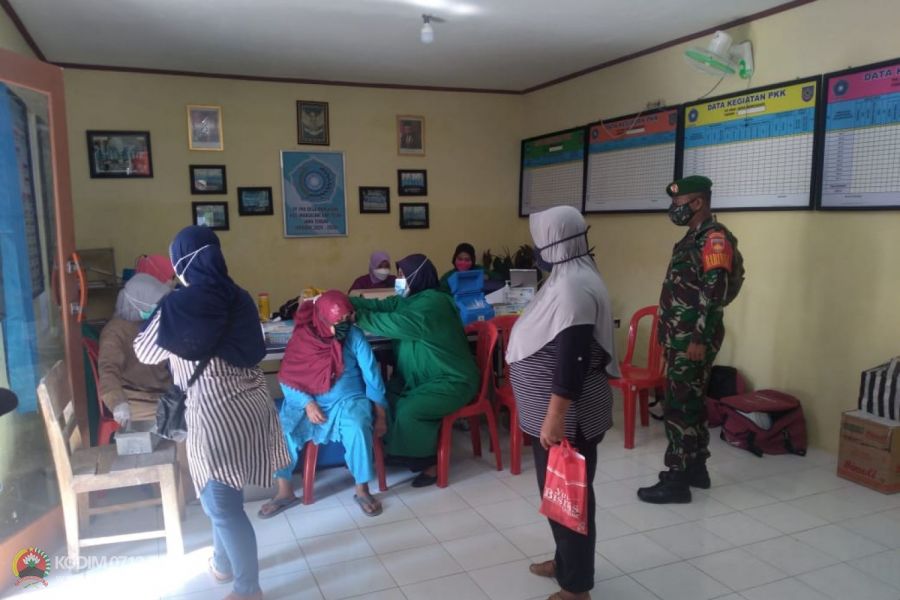 Ratusan Warga Desa Margsari Mendapatkan Vaksin Dosis Satu Dan Kedua.