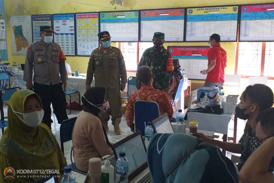 Tingkatkan Kondusifitas, Danramil 16 Margasari Monitoring Serbuan Vaksinasi Serentak