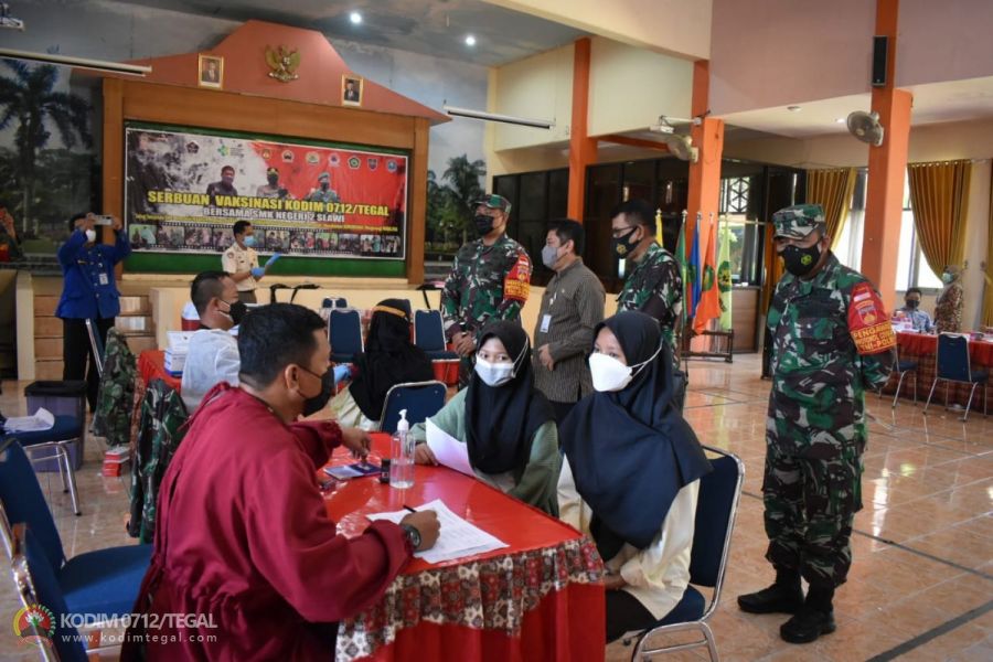 Serbuan Vaksinasi Kodim 0712/Tegal Nyasar Ke SMK N 2 Slawi