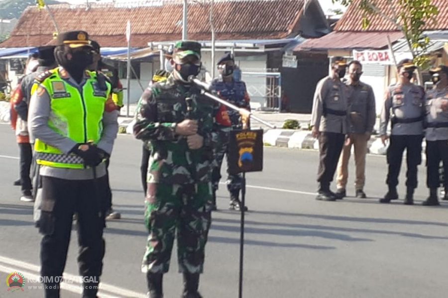 Usai Gelar Apel Gabungan Persiapan PPKM Darurat, Dandim Tegal Bersama Tiga Pilar Lakukan Penyemprota