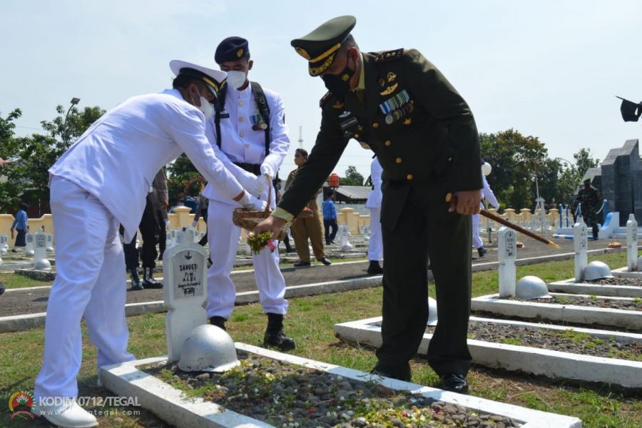 Peringati HUT TNI Ke-76,  Kodim 0712/Tegal Gelar Ziarah Rombongan
