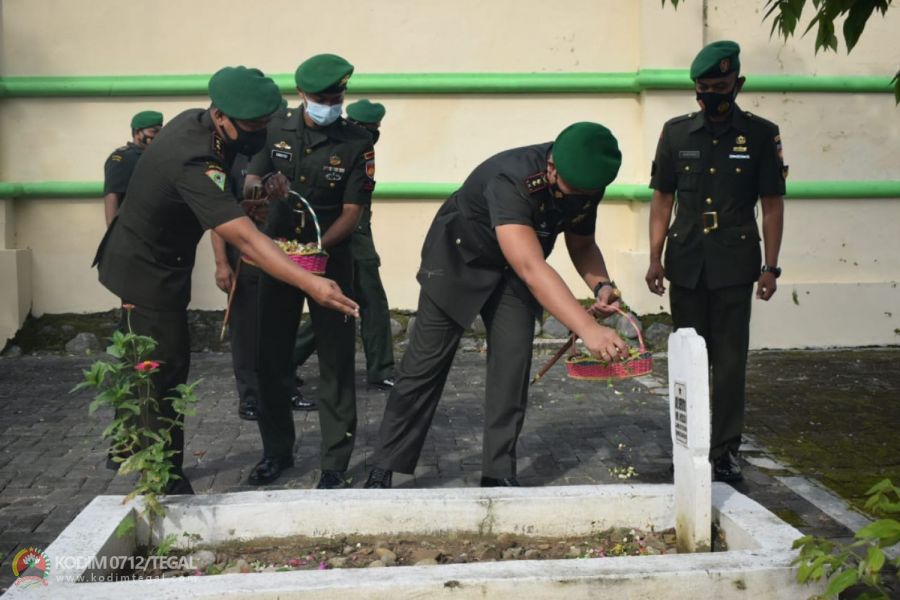 Peringatan Hari Juang Kartika, Dandim Tegal Pimpin Rombongan Ziarah