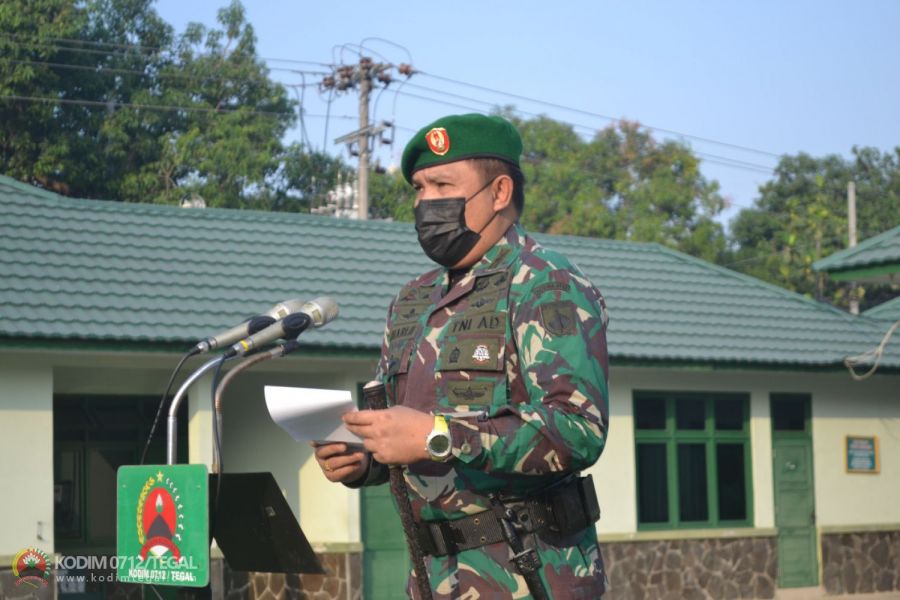 Dandim Tegal Membacakan Amanat Danrem 071/WK Pada Upacara Awal Bulan Agustus