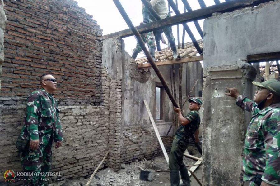 Program Babinsa Masuk Dapur, Kodim 0712/Tegal Rehap Rumah Tidak Layak Huni