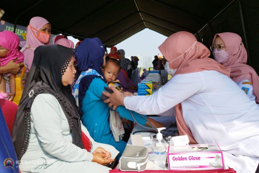 Stand Pengobatan Massal di Serbu Warga di Penutupan TMMD Reg 114 Kedungkelor