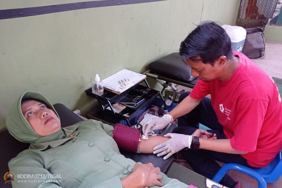 Peduli Sesama, Persit Kodim Tegal Donorkan Darah