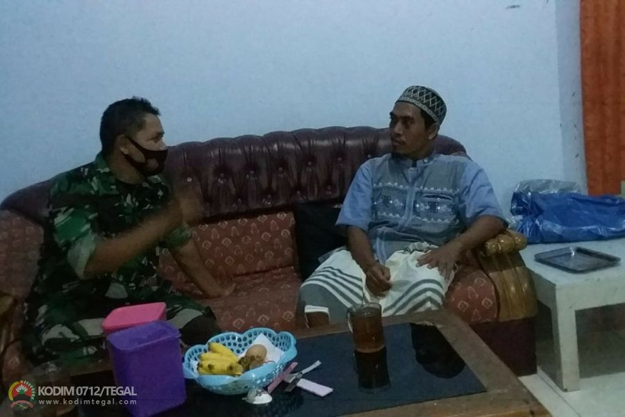 Ciptakan Kedekatan Dengan Warga, Babinsa Koramil Tarub Kodim Tegal  Jalin Silaturahmi
