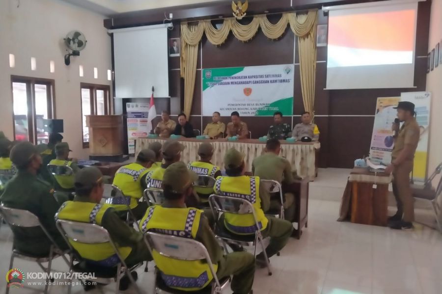 Anggota Koramil 20 Bojong Berikan Pelatihan dan Pembinaan Wawasan Kebangsaan Kepada Satlinmas