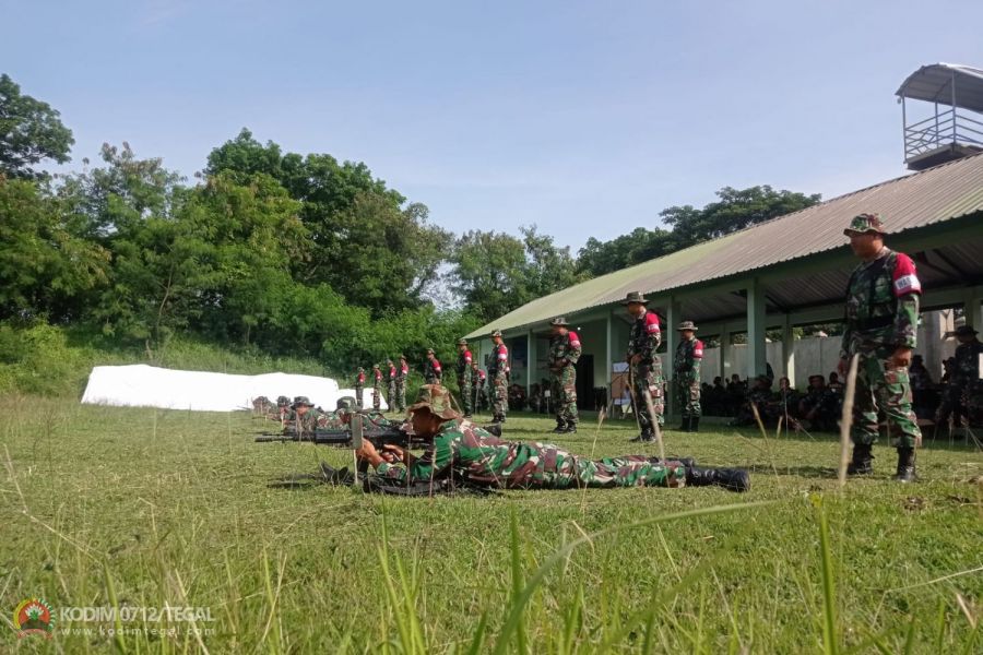 Asah Kemampuan, Anggota Kodim 0712 Tegal Latihan Menembak Senapan Triwulan IV Tahun 2022