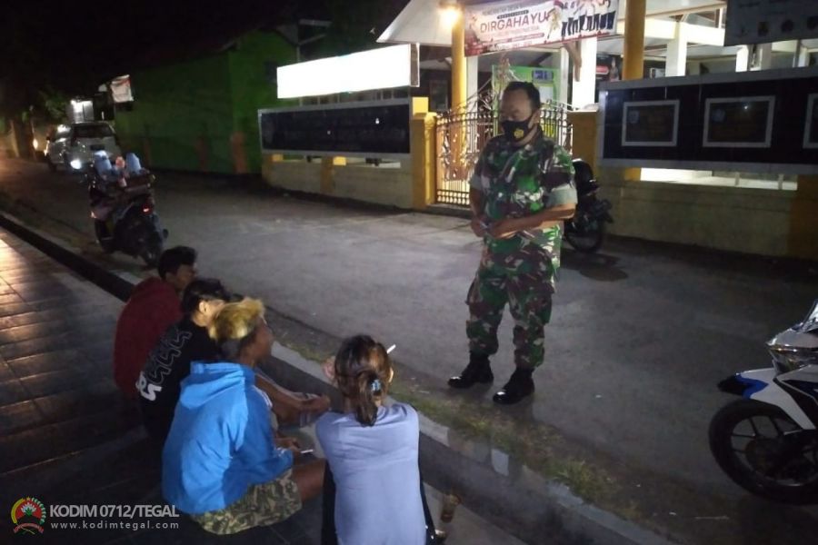 Kiat Sukses Anggota Koramil Margasari Patroli Malam Sekaligus Laksanakan Himbauan Prokes