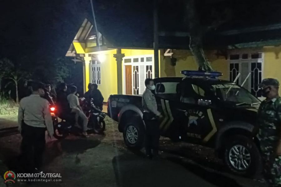 Sinergitas TNI-Polri, Patroli Malam Gabungan Himbau Prokes dan Kamtibmas