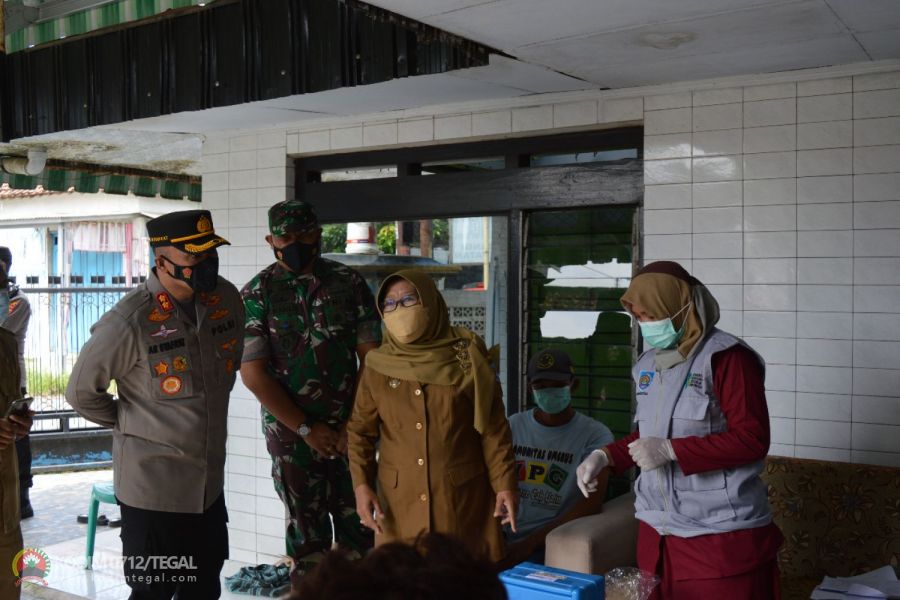 Diawal Tahun 2022, Dandim Tegal, Kapolres Tegal Mendampingi Bupati Tegal Tinjau Serpung Vaksinasi