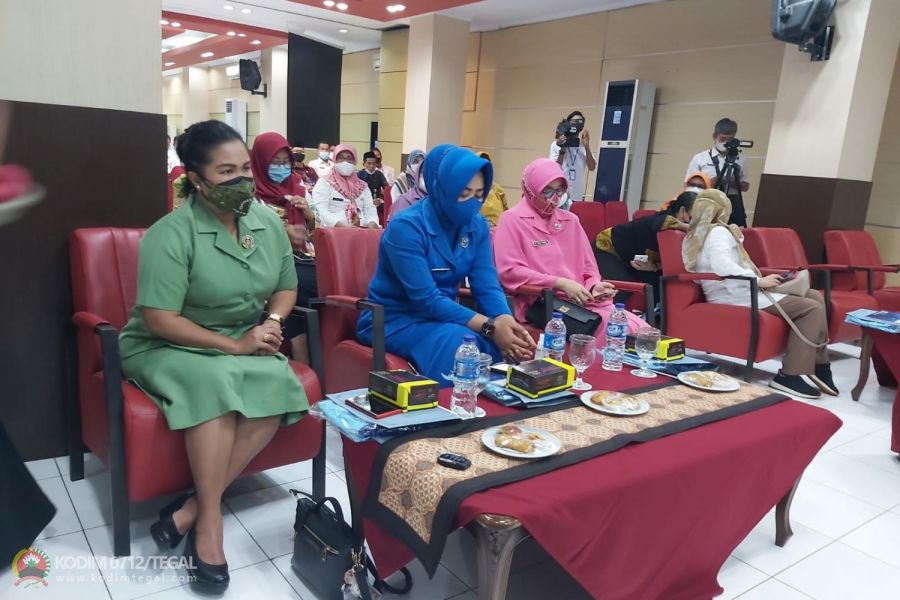 Ketua Persit KCK Dim Tegal Hadiri  Seminar Percepatan Penurunan Stunting bersama Tim Penggerak PKK